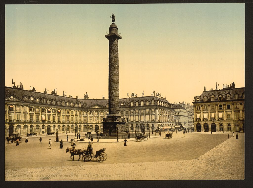 Вандомская колонна в Париже.